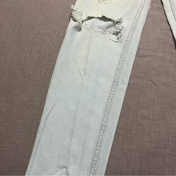 Vintage Levi's 550 Super Distressed Light Wash Relaxed Fit 90 2000 Size 4/6 - Picture 5 of 13